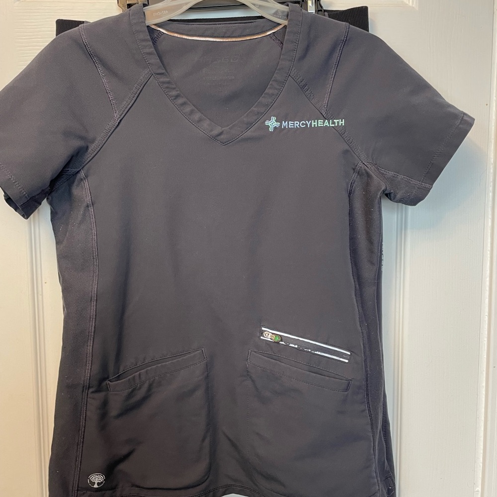Petite pewter Mercy Health scrub set